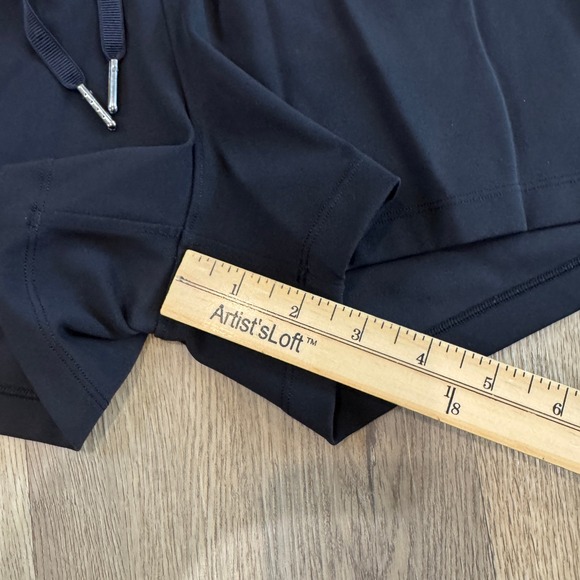 Lululemon On the Fly Short 2.5 Black Luxtreme Size 6 Athletic Shorts EUC LW7AIS - Picture 4 of 8